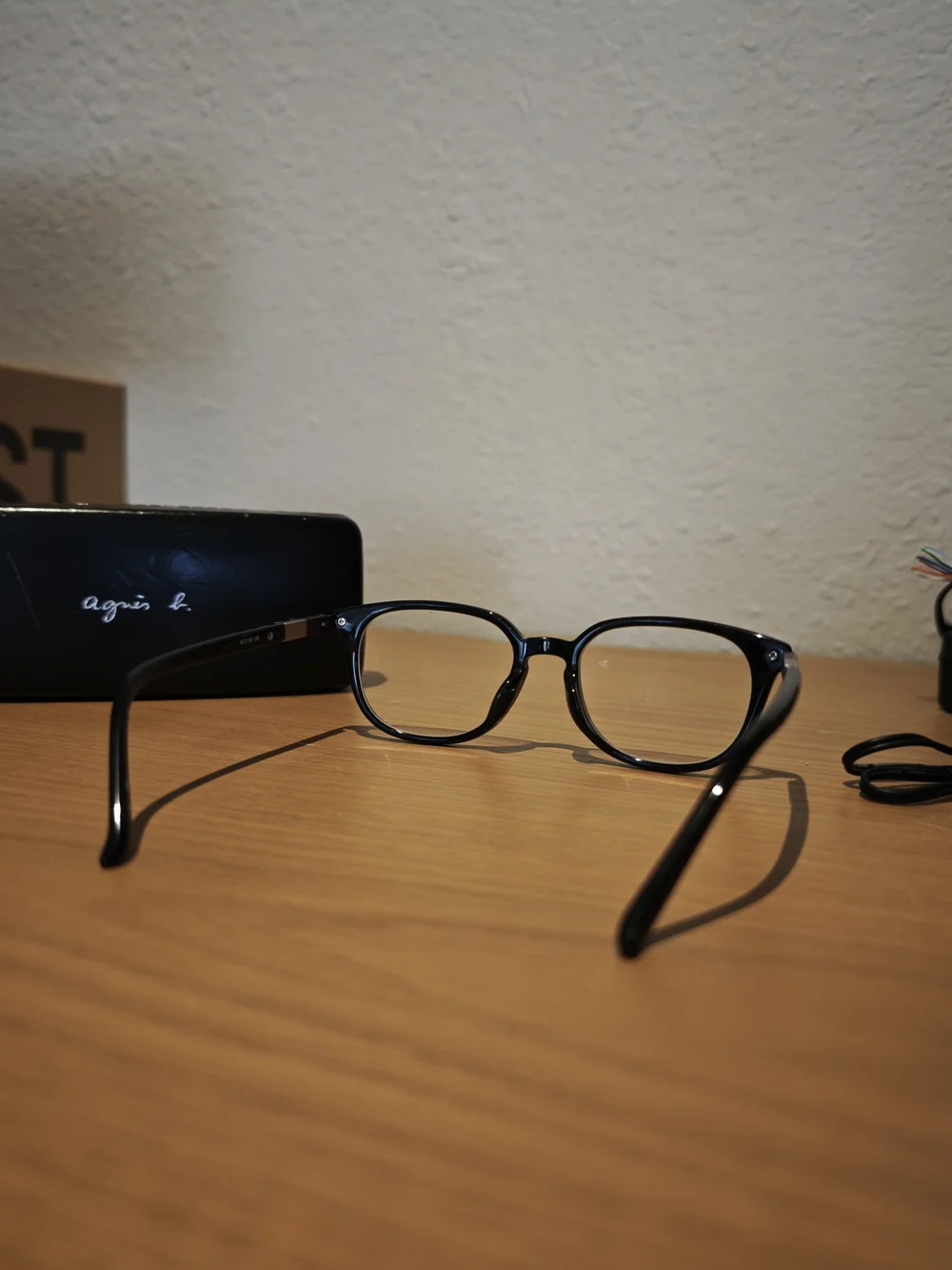 Agnes b. Glasses